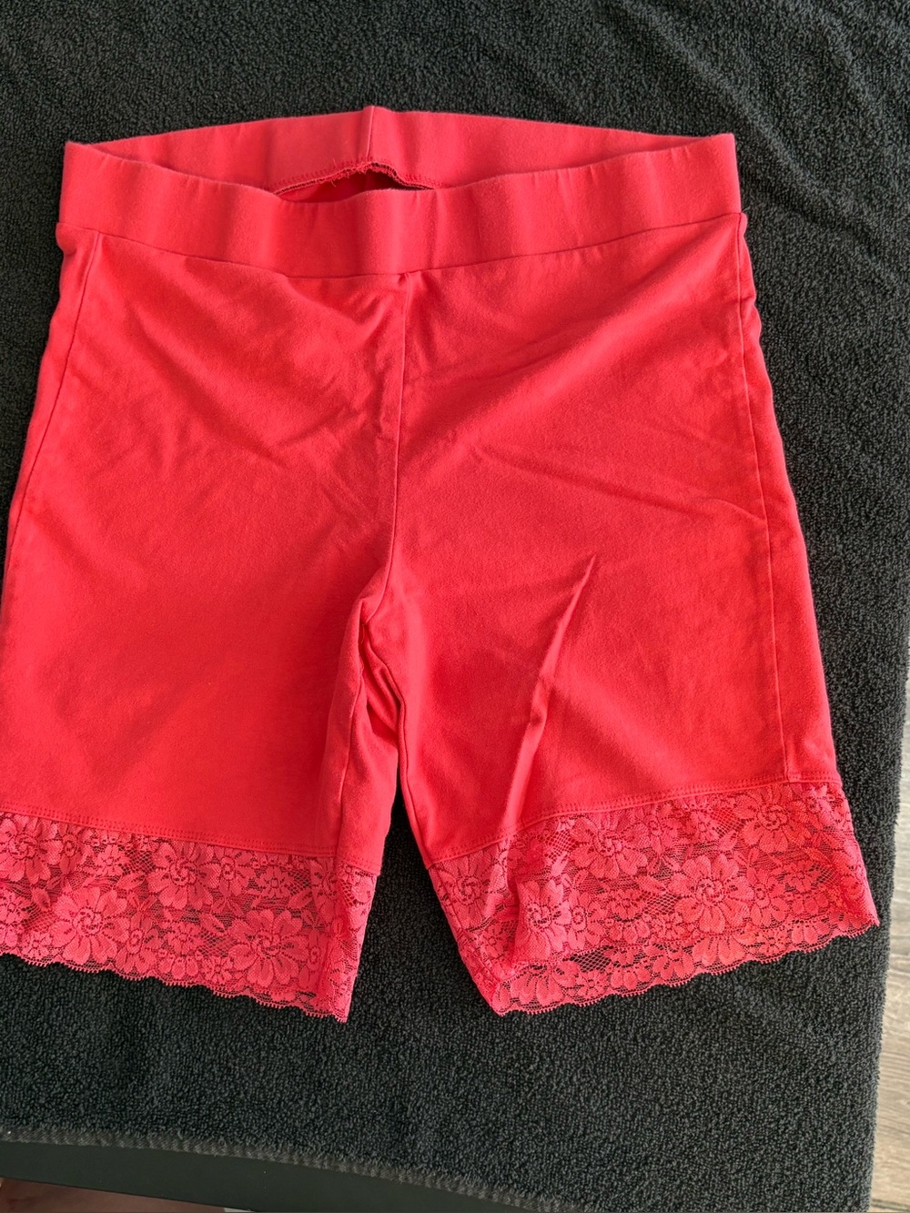 Torrid 9 Inch Signature Waist Lace Trim Bike Shorts in red Sz 2